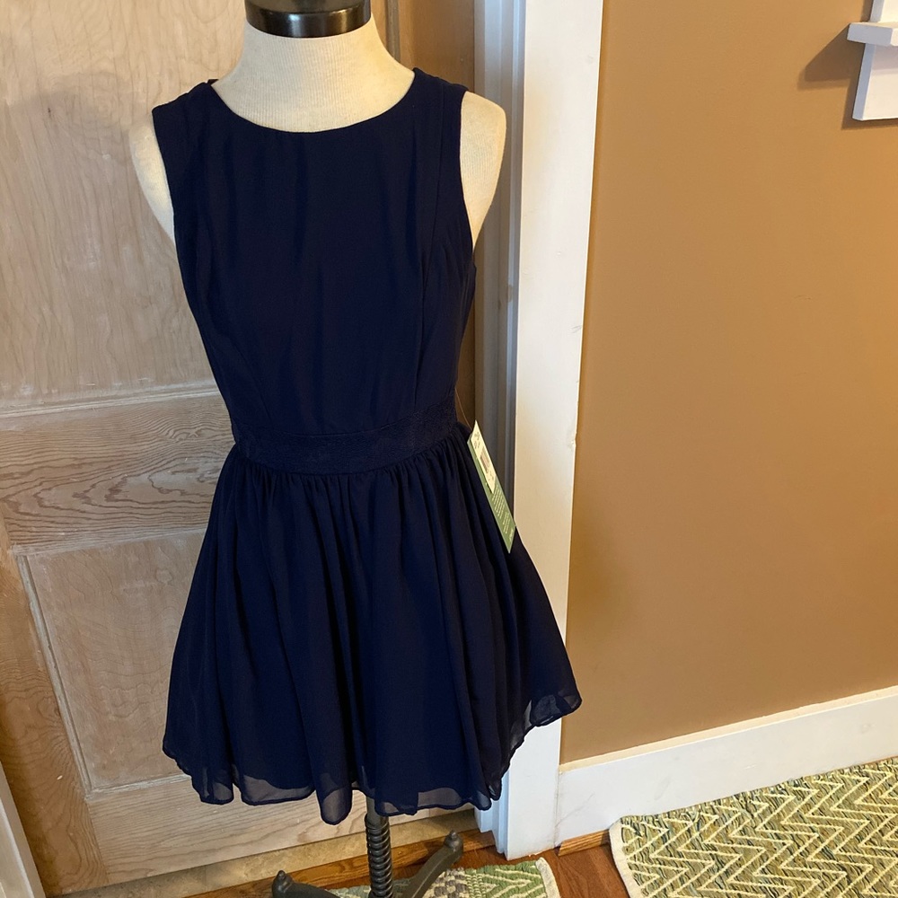 Short navy dress with lace back